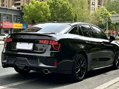 Lynk & Co 03