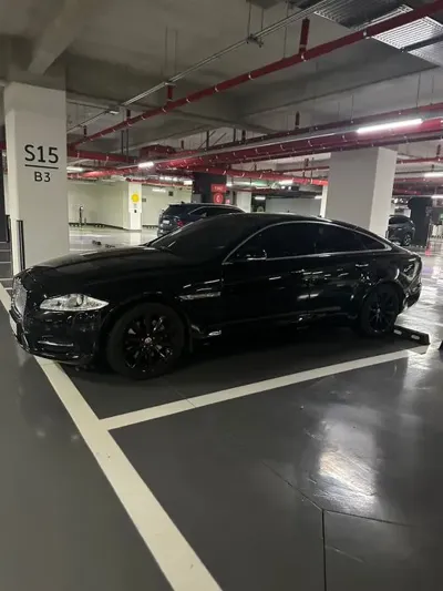 Jaguar XJ