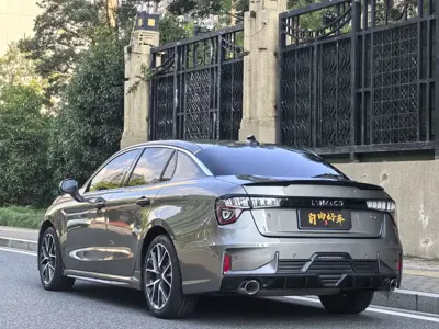 Lynk & Co 03