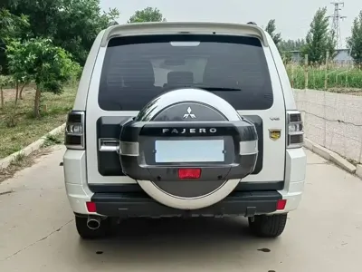 Mitsubishi Pajero (Import)