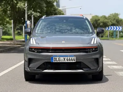 Lynk & Co 06