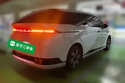 Xpeng X9
