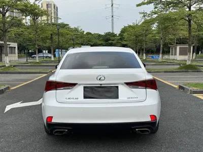 Lexus IS