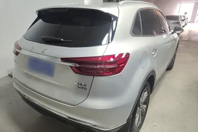 Hongqi HS5