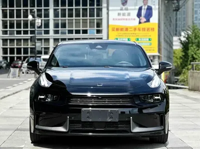 Lynk & Co 03