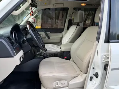 Mitsubishi Pajero (Import)