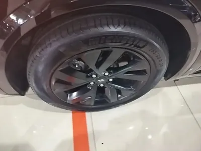 Li Auto Li L8