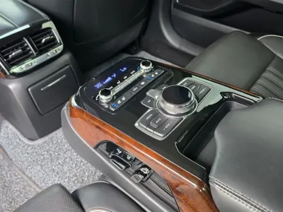 Genesis EQ900