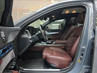 BMW i7