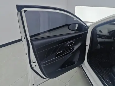 Toyota Yaris L