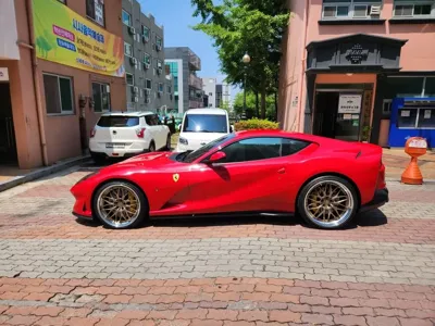 Ferrari 812