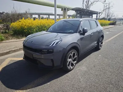 Lynk & Co 06