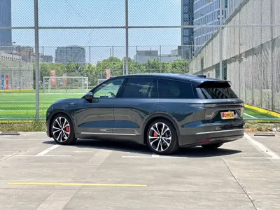 Nio ES8