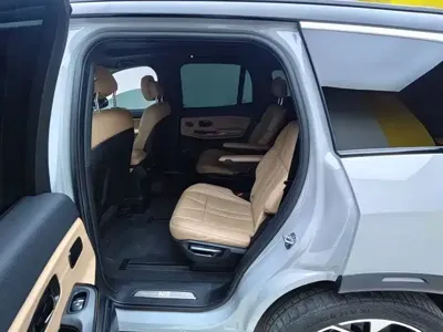 Nio ES8