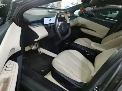 Lynk & Co Z20