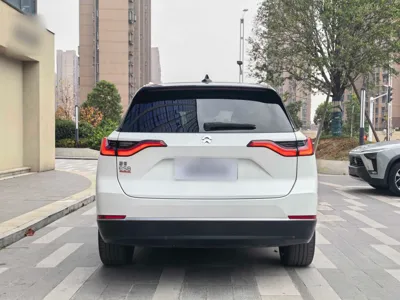 Nio ES8