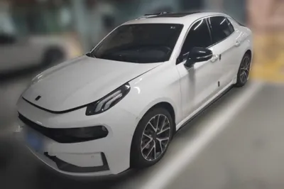Lynk & Co 03