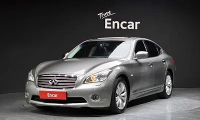 Infiniti M