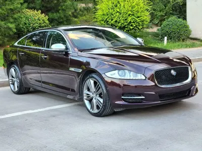 Jaguar XJ