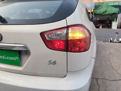 BYD S6