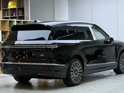 Nio ES8
