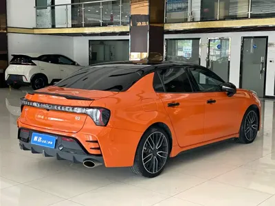 Lynk & Co 03