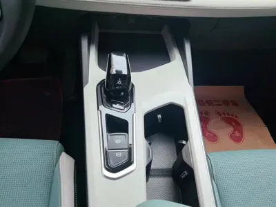 Geely L HiP