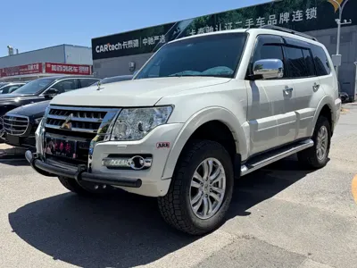 Mitsubishi Pajero (Import)