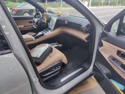 Nio ES8