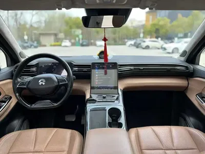 Nio ES8