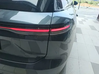 Nio ES8
