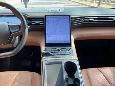 Nio ES8