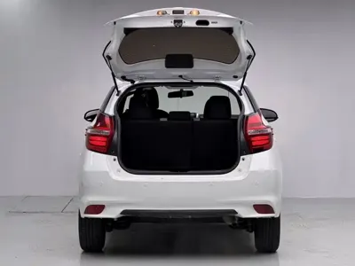 Toyota Yaris L
