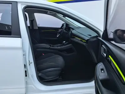 Roewe i5