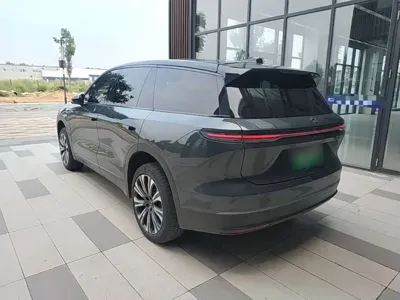 Nio ES8