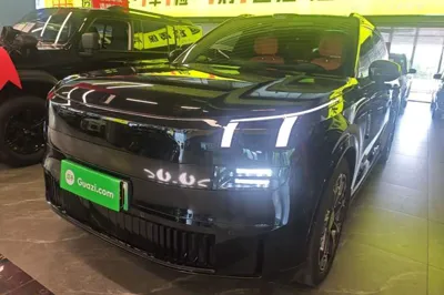 Lynk & Co 900