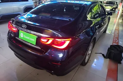 Infiniti Q70