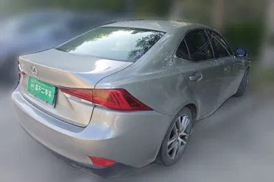 Lexus IS