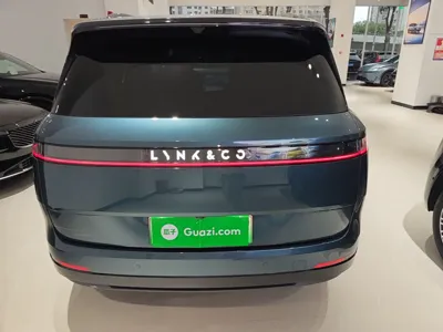 Lynk & Co 900