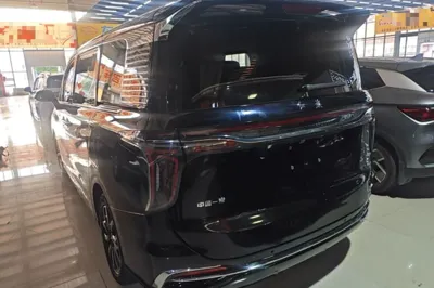 Hongqi HQ9