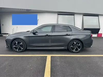 Lynk & Co 03