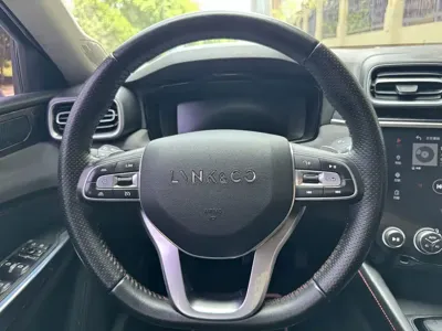 Lynk & Co 03