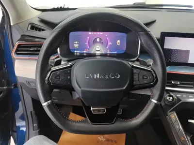 Lynk & Co 06