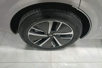 Li Auto L6