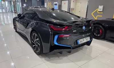 BMW i8