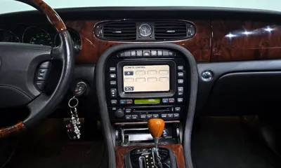 Jaguar XJ-6