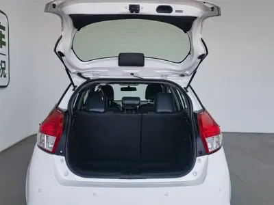 Toyota Yaris L
