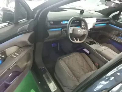 Nio ES8