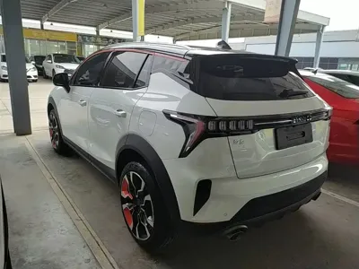Lynk & Co 06