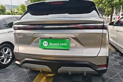 Geely Galaxy L7